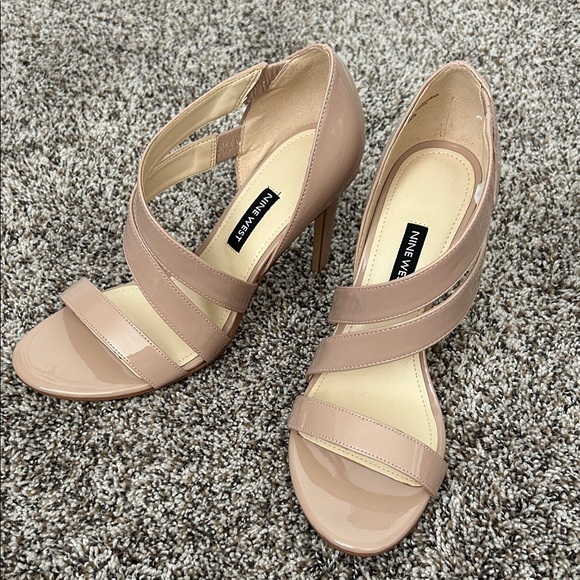 Nine West Shoes - NWOB sz 8 Nine West patent leather nude